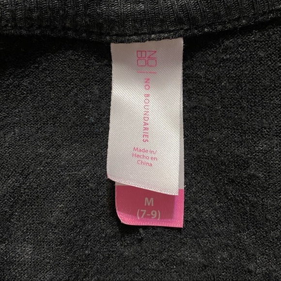 No Boundaries Med (7-9) Distressed Long Sleeve Top - Picture 5 of 6